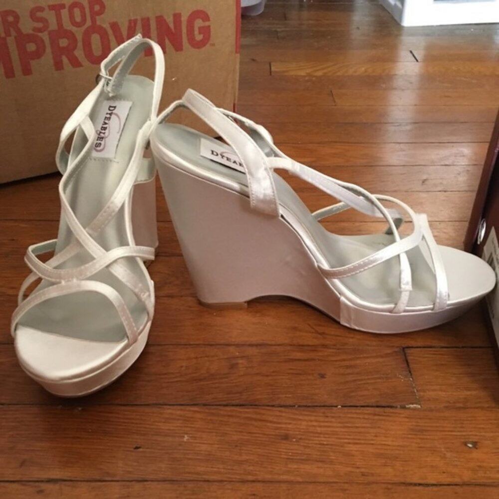 Dyeables Dee White Satin Wedge Sandals White 9.5 New in Box